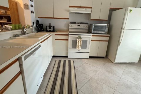Condo in Greenacres, Florida, 2 bedrooms  № 1978135 - photo 4