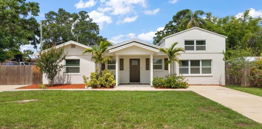 House in Largo, Florida 3 bedrooms, 173.73 sq.m. № 1786640