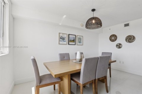 Купить кондоминиум в Бей-Харбор-Айлендс, Флорида 2 спальни, 142.33м2, № 2052090 - фото 10