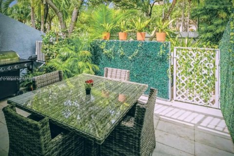 Студия в кондо в Ки-Бискейн, Флорида № 2068122