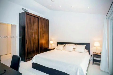 Купить кондоминиум в Ки-Бискейн, Флорида 1 комната, 72.09м2, № 2068122 - фото 2