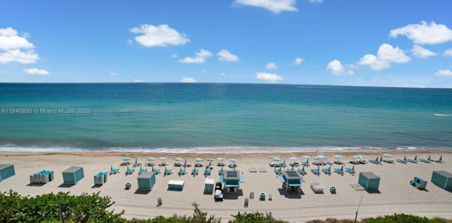 Кондоминиум с 2 спальнями в Майами-Бич, Флорида № 1981888