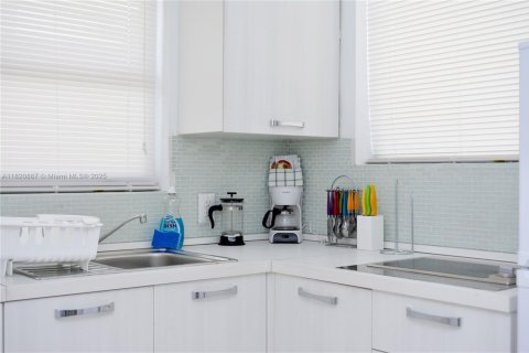 Copropriété à louer à Miami Beach, Floride: 39.95 m2 № 1936334 - photo 4