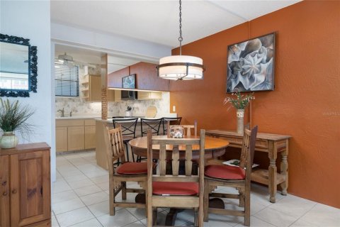 Condo in Daytona Beach, Florida, 2 bedrooms  № 1743284 - photo 8