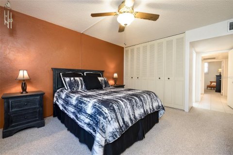 Condo in Daytona Beach, Florida, 2 bedrooms  № 1743284 - photo 14
