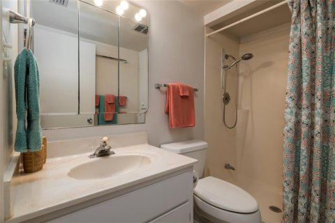 Condo in Daytona Beach, Florida, 2 bedrooms  № 1743284 - photo 17