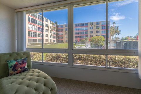 Condo in Daytona Beach, Florida, 2 bedrooms  № 1743284 - photo 19