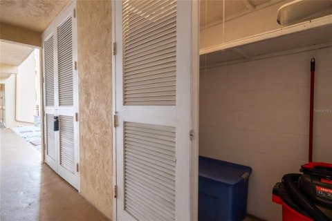 Condo in Daytona Beach, Florida, 2 bedrooms  № 1743284 - photo 22