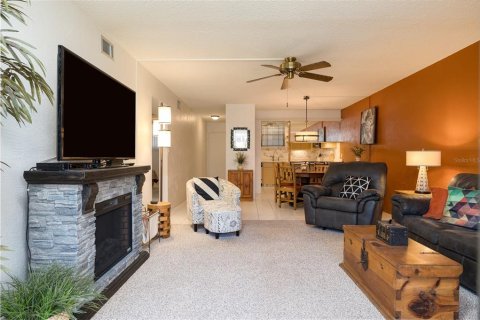 Condo in Daytona Beach, Florida, 2 bedrooms  № 1743284 - photo 5