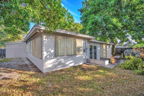 Casa en venta en North Miami Beach, Florida, 2 dormitorios, 133.31 m2 № 2035602 - foto 3
