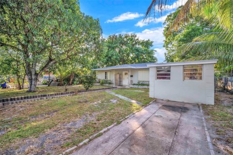 Casa en venta en North Miami Beach, Florida, 2 dormitorios, 133.31 m2 № 2035602 - foto 4
