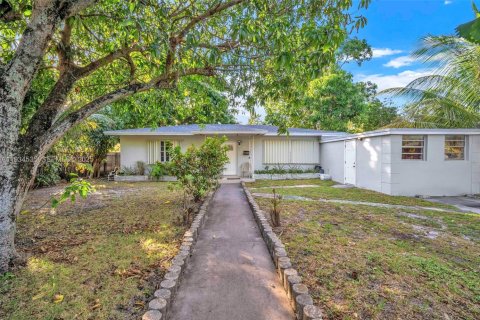Casa en venta en North Miami Beach, Florida, 2 dormitorios, 133.31 m2 № 2035602 - foto 1