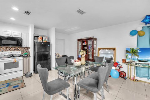 Casa en venta en North Miami Beach, Florida, 2 dormitorios, 133.31 m2 № 2035602 - foto 9