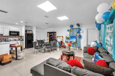 Casa en venta en North Miami Beach, Florida, 2 dormitorios, 133.31 m2 № 2035602 - foto 6