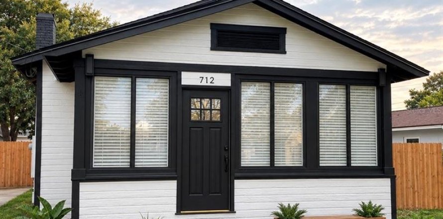 House in Winter Park, Florida 3 bedrooms, 121.14 sq.m. № 2391477