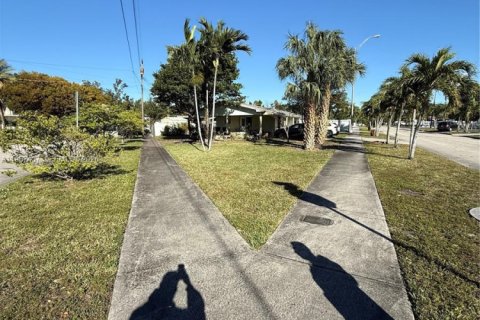 Casa en venta en Hialeah, Florida, 2 dormitorios, 99.03 m2 № 2011441 - foto 20