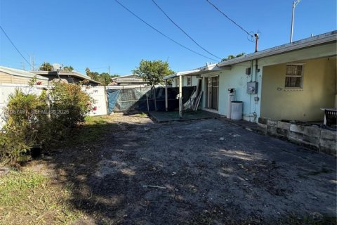 House in Hialeah, Florida 2 bedrooms, 99.03 sq.m. № 2011441 - photo 26