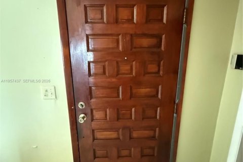 Casa en venta en Hialeah, Florida, 2 dormitorios, 99.03 m2 № 2011441 - foto 5