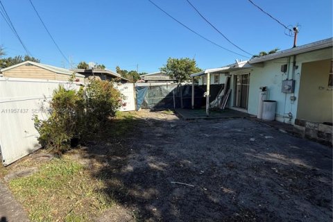 Casa en venta en Hialeah, Florida, 2 dormitorios, 99.03 m2 № 2011441 - foto 18