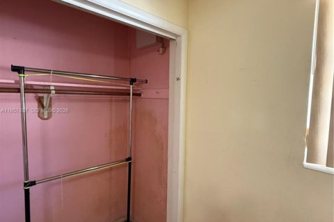 Casa en venta en Hialeah, Florida, 2 dormitorios, 99.03 m2 № 2011441 - foto 11