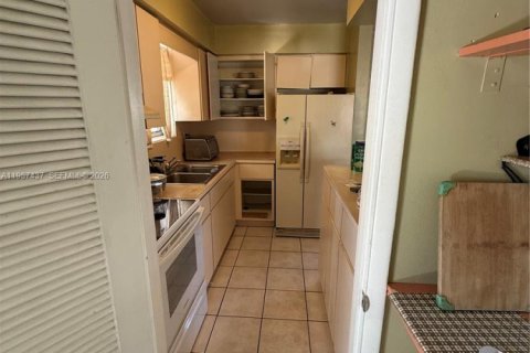 House in Hialeah, Florida 2 bedrooms, 99.03 sq.m. № 2011441 - photo 25