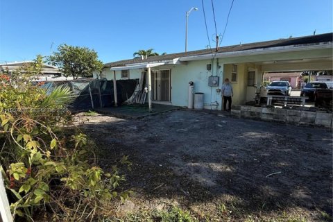 Casa en venta en Hialeah, Florida, 2 dormitorios, 99.03 m2 № 2011441 - foto 19