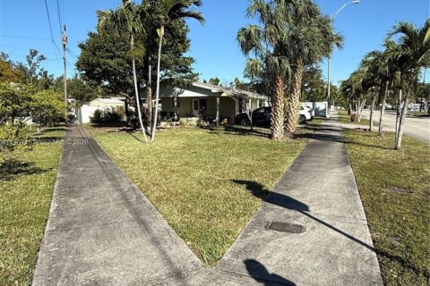 Casa en venta en Hialeah, Florida, 2 dormitorios, 99.03 m2 № 2011441 - foto 17