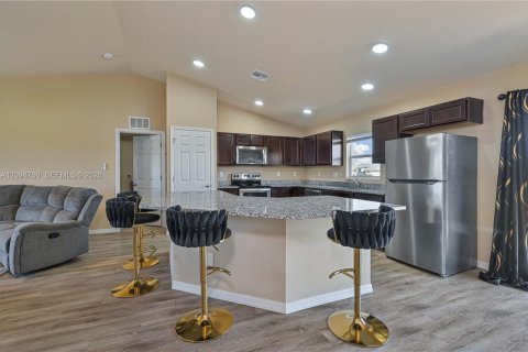 Villa ou maison à vendre à Cape Coral, Floride: 4 chambres, 149.85 m2 № 2399846 - photo 10