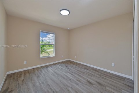Villa ou maison à vendre à Cape Coral, Floride: 4 chambres, 149.85 m2 № 2399846 - photo 19