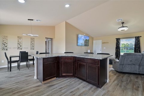 Villa ou maison à vendre à Cape Coral, Floride: 4 chambres, 149.85 m2 № 2399846 - photo 13