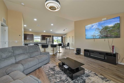 Villa ou maison à vendre à Cape Coral, Floride: 4 chambres, 149.85 m2 № 2399846 - photo 9