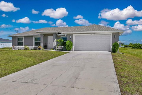 Villa ou maison à vendre à Cape Coral, Floride: 4 chambres, 149.85 m2 № 2399846 - photo 3