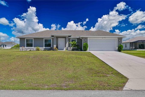 Villa ou maison à Cape Coral, Floride 4 chambres, 149.85 m2 № 2399846