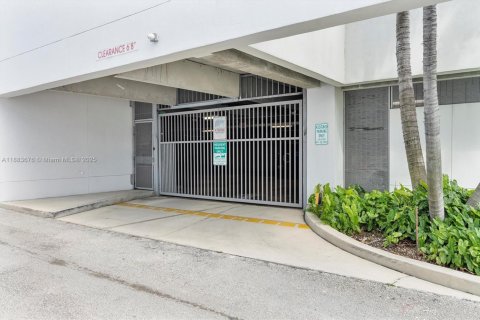 Copropriété à vendre à Miami, Floride: 1 pièce, 57.97 m2 № 1930941 - photo 26