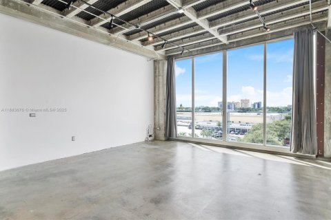 Copropriété à vendre à Miami, Floride: 1 pièce, 57.97 m2 № 1930941 - photo 3