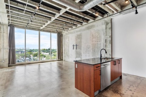 Copropriété à vendre à Miami, Floride: 1 pièce, 57.97 m2 № 1930941 - photo 2