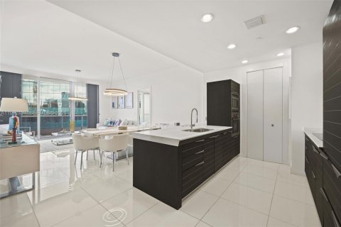 Copropriété à louer à Miami, Floride: 2 chambres, 114.92 m2 № 2065720 - photo 2