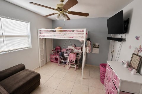 House in Tampa, Florida 4 bedrooms, 164.62 sq.m. № 2237367 - photo 13