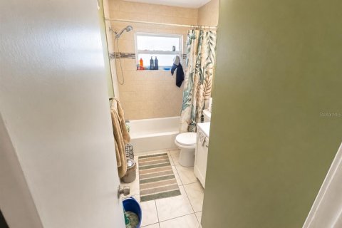 House in Tampa, Florida 4 bedrooms, 164.62 sq.m. № 2237367 - photo 10