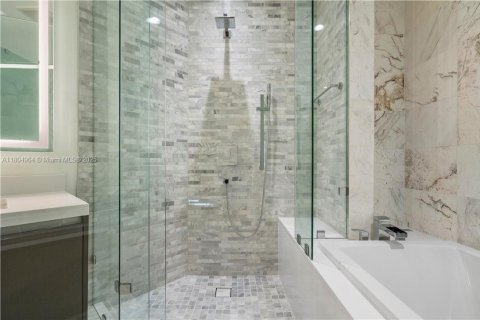 Condominio en venta en Miami, Florida, 2 dormitorios, 110.09 m2 № 1887277 - foto 13