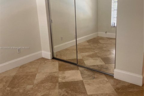 Condo in Miami, Florida, 2 bedrooms  № 1941642 - photo 12