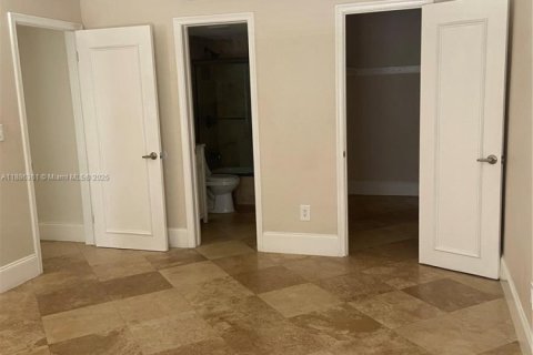 Condo in Miami, Florida, 2 bedrooms  № 1941642 - photo 9