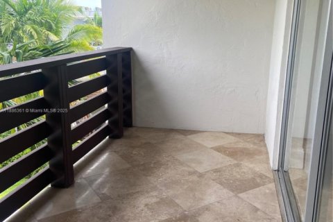 Condo in Miami, Florida, 2 bedrooms  № 1941642 - photo 16