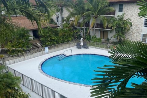 Condo in Miami, Florida, 2 bedrooms  № 1941642 - photo 18