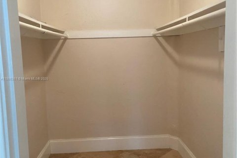 Condo in Miami, Florida, 2 bedrooms  № 1941642 - photo 10