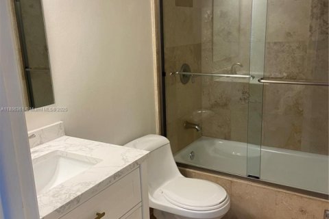 Condo in Miami, Florida, 2 bedrooms  № 1941642 - photo 13