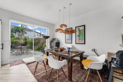 Купить таунхаус в Дорал, Флорида 5 спален, 164.99м2, № 1975462 - фото 7