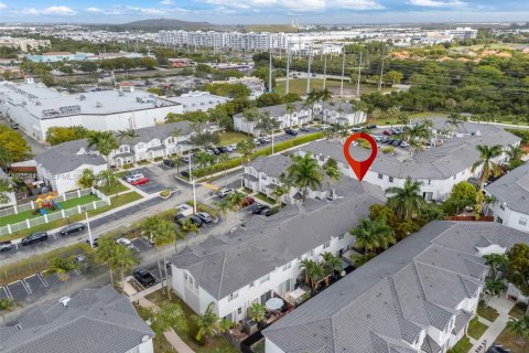 Купить таунхаус в Дорал, Флорида 5 спален, 164.99м2, № 1975462 - фото 28