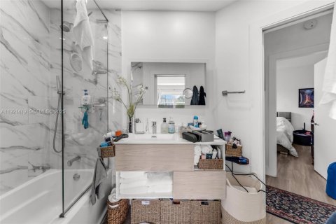 Купить таунхаус в Дорал, Флорида 5 спален, 164.99м2, № 1975462 - фото 18