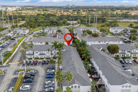 Купить таунхаус в Дорал, Флорида 5 спален, 164.99м2, № 1975462 - фото 27